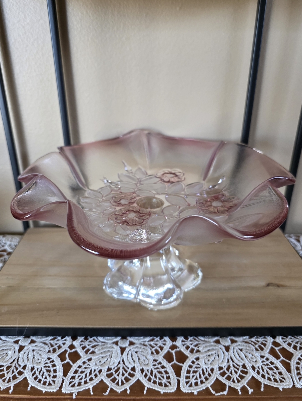 Mikasa Pink Bella Rosella Footed Crystal Embossed Bon Bon Pedestal Serving Dish